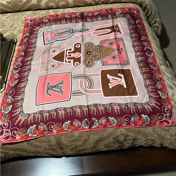 Brand new Louis Vuitton Scarf - Picture 2 of 4